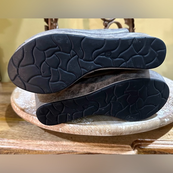 EUC Pierre Dumas Wedge/Platform Slingback Sandal. Excellent condition. Size 8 - Picture 8 of 10